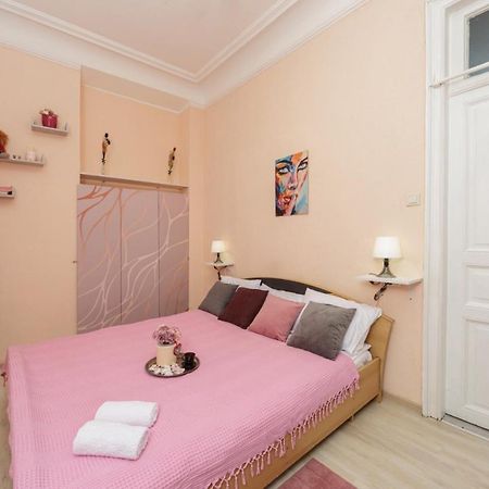 Comfortable Apartment In The Very Center Of Odessa Exterior foto